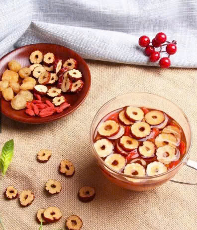 Táo đỏ cắt lát